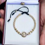 Pulsera Luxury LP017 – Inspiración Guadalupe: Tradición y Elegancia en Oro