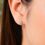 Arete Cruz Sagrada con Circonias en Oro Laminado de 18k | Qurimaki